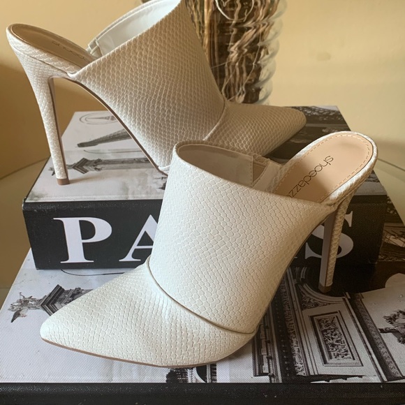 Upgrade your wardrobe with these Off White Pointed Toe Mules! Never worn! - Picture 4 of 6
